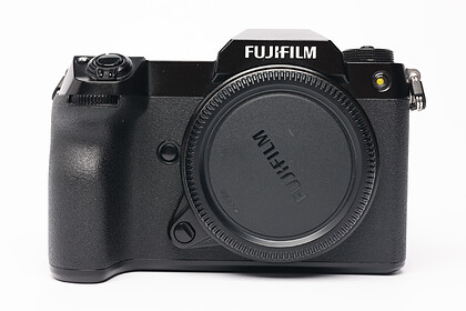 Bezlusterkowiec Fujifilm GFX 100S z przebiegiem ok 20 tys.klatek  (KOMIS) + z walizką transportową w komplecie - gwarancja 6 m-cy, FVAT 23%