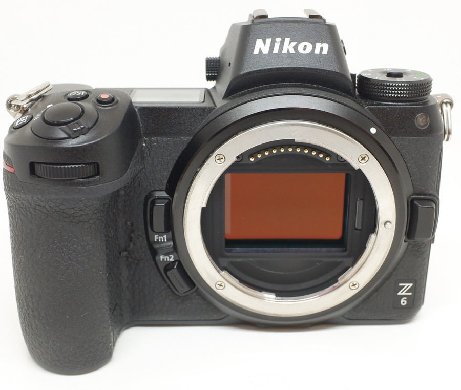 Bezlusterkowiec Nikon Z6 + adapter FTZ + karta Sony XQD + klatka smallRig (Komisowy) - zdjęcia przedstawiają oferowany aparat.