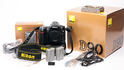 Lustrzanka Nikon D90 + Grip Mb-d80 - sn:6511934 - Używany
